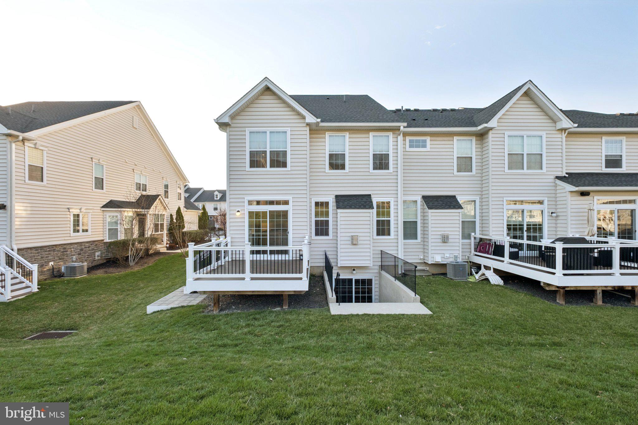 OAKS AT LAFAYETTE HILL - Residential