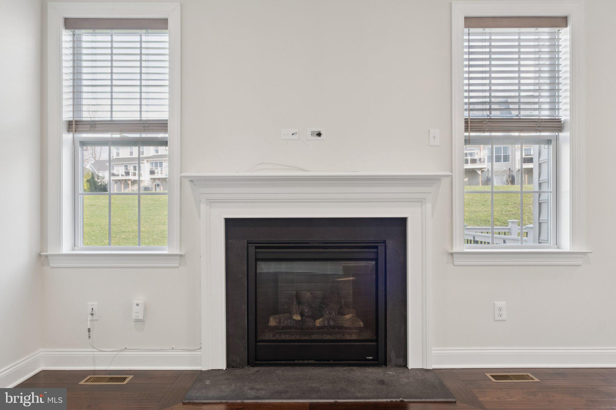 OAKS AT LAFAYETTE HILL - Residential