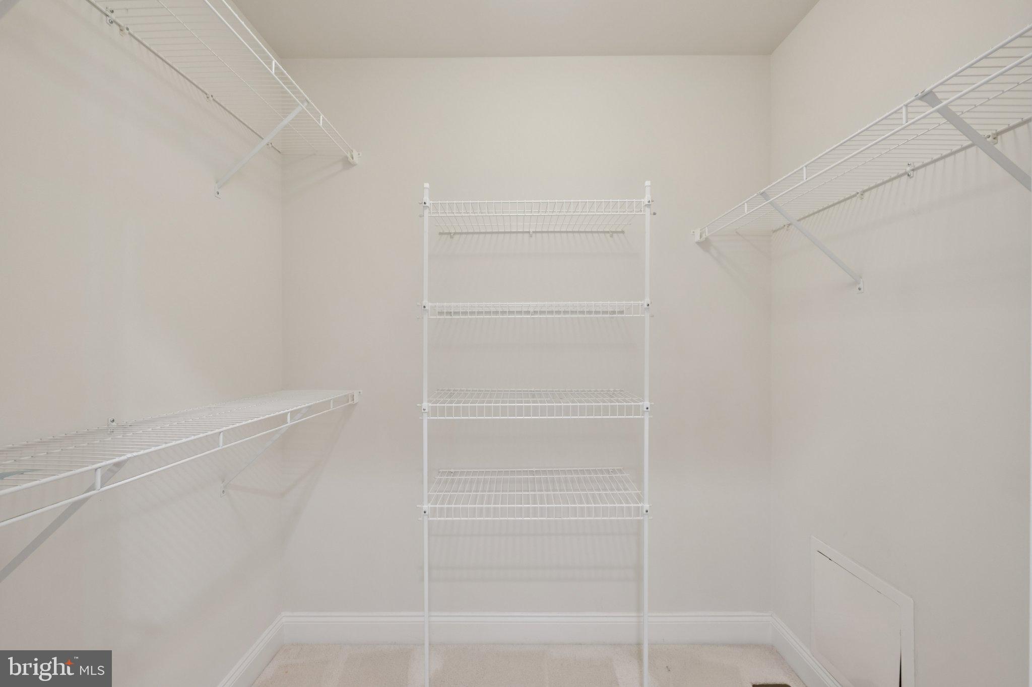 OAKS AT LAFAYETTE HILL - Residential