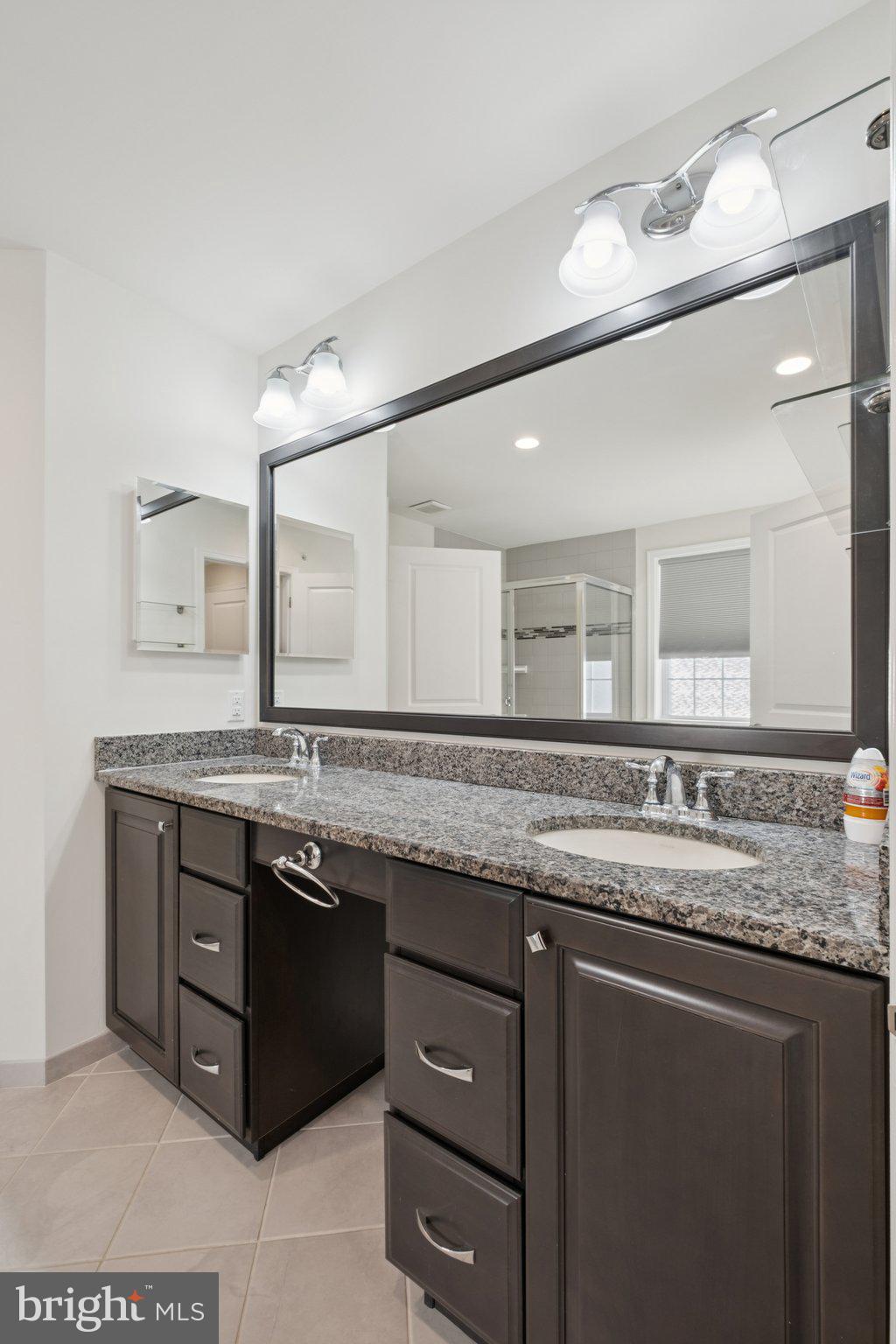 OAKS AT LAFAYETTE HILL - Residential