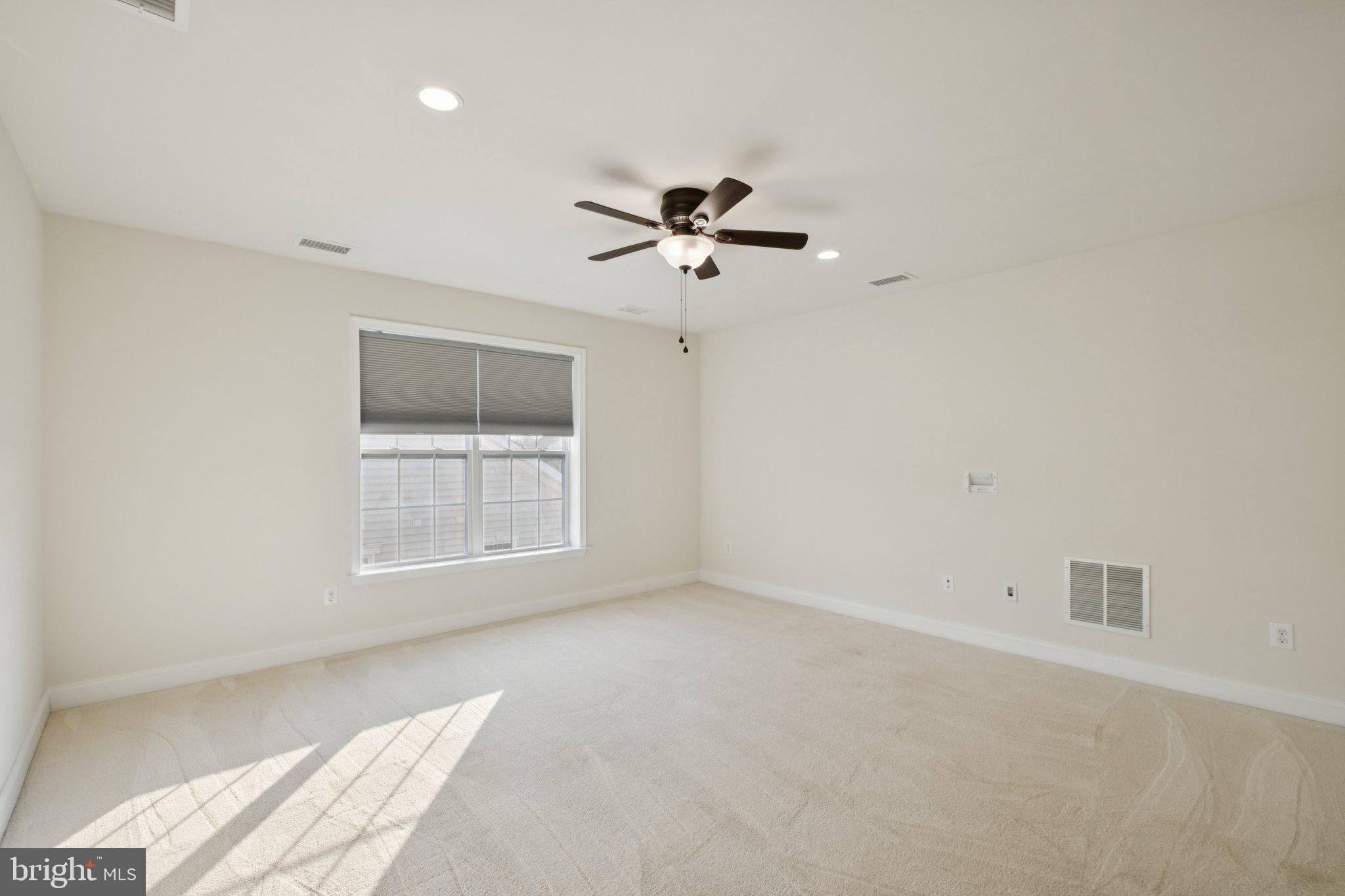 OAKS AT LAFAYETTE HILL - Residential