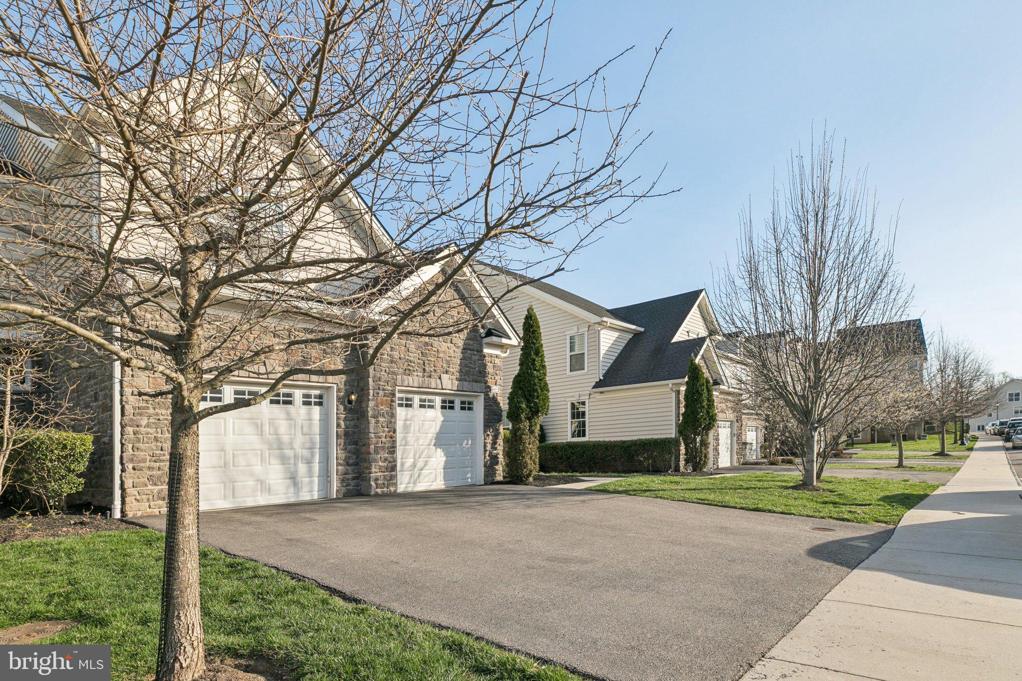 OAKS AT LAFAYETTE HILL - Residential