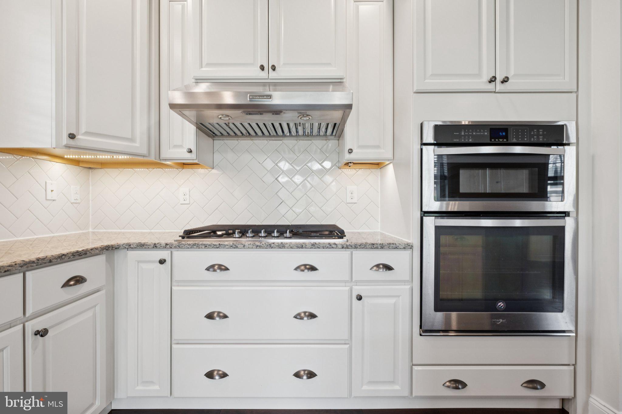 OAKS AT LAFAYETTE HILL - Residential