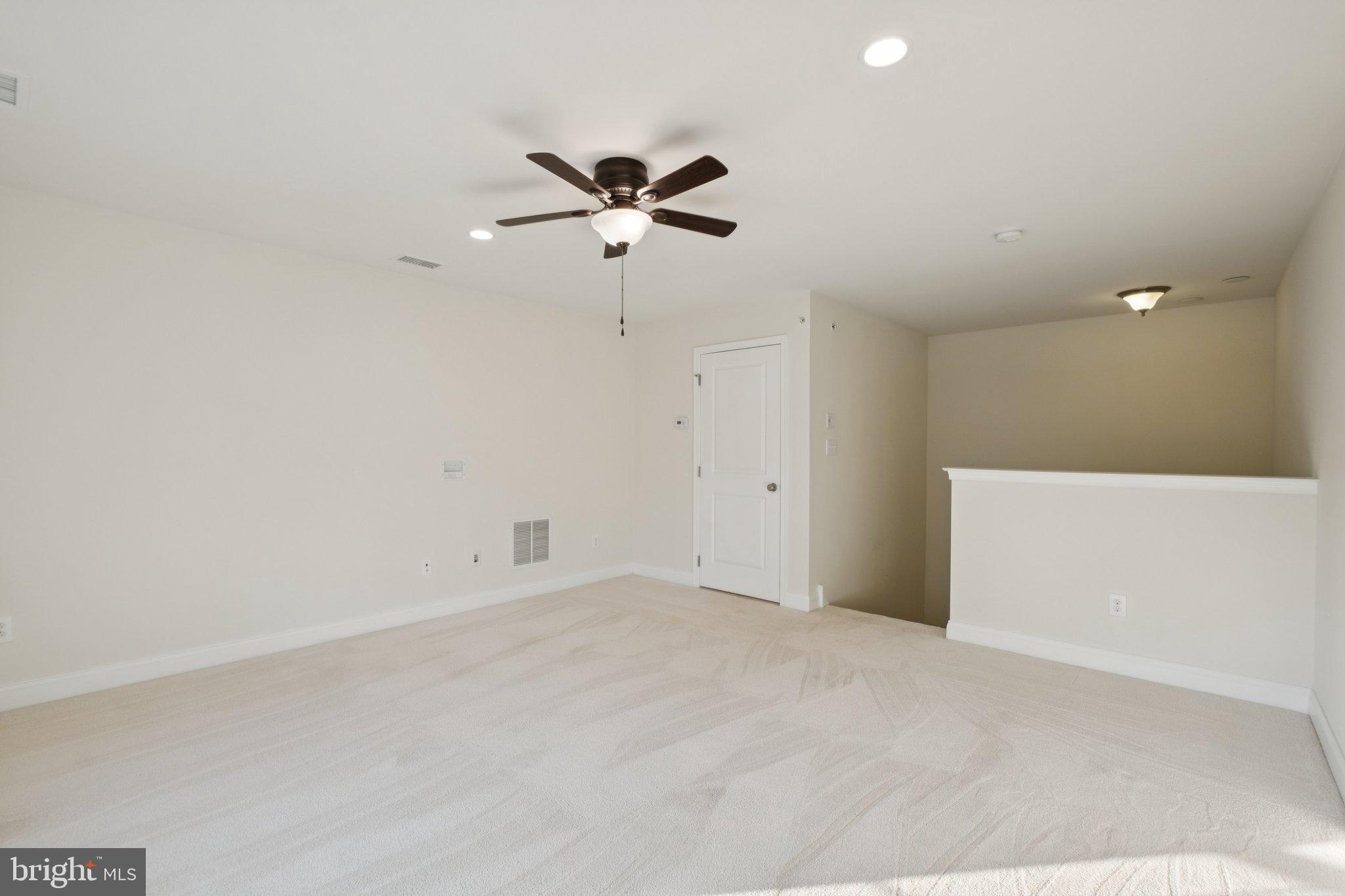 OAKS AT LAFAYETTE HILL - Residential