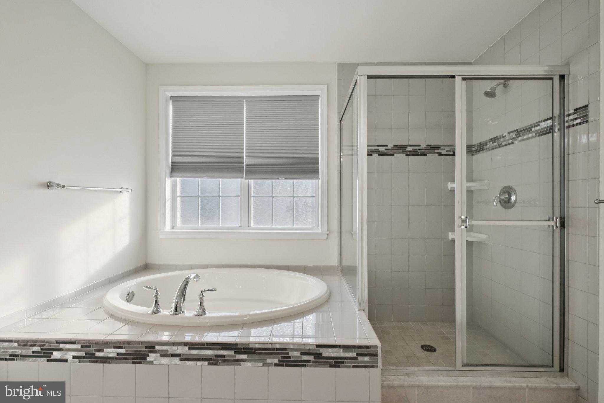 OAKS AT LAFAYETTE HILL - Residential