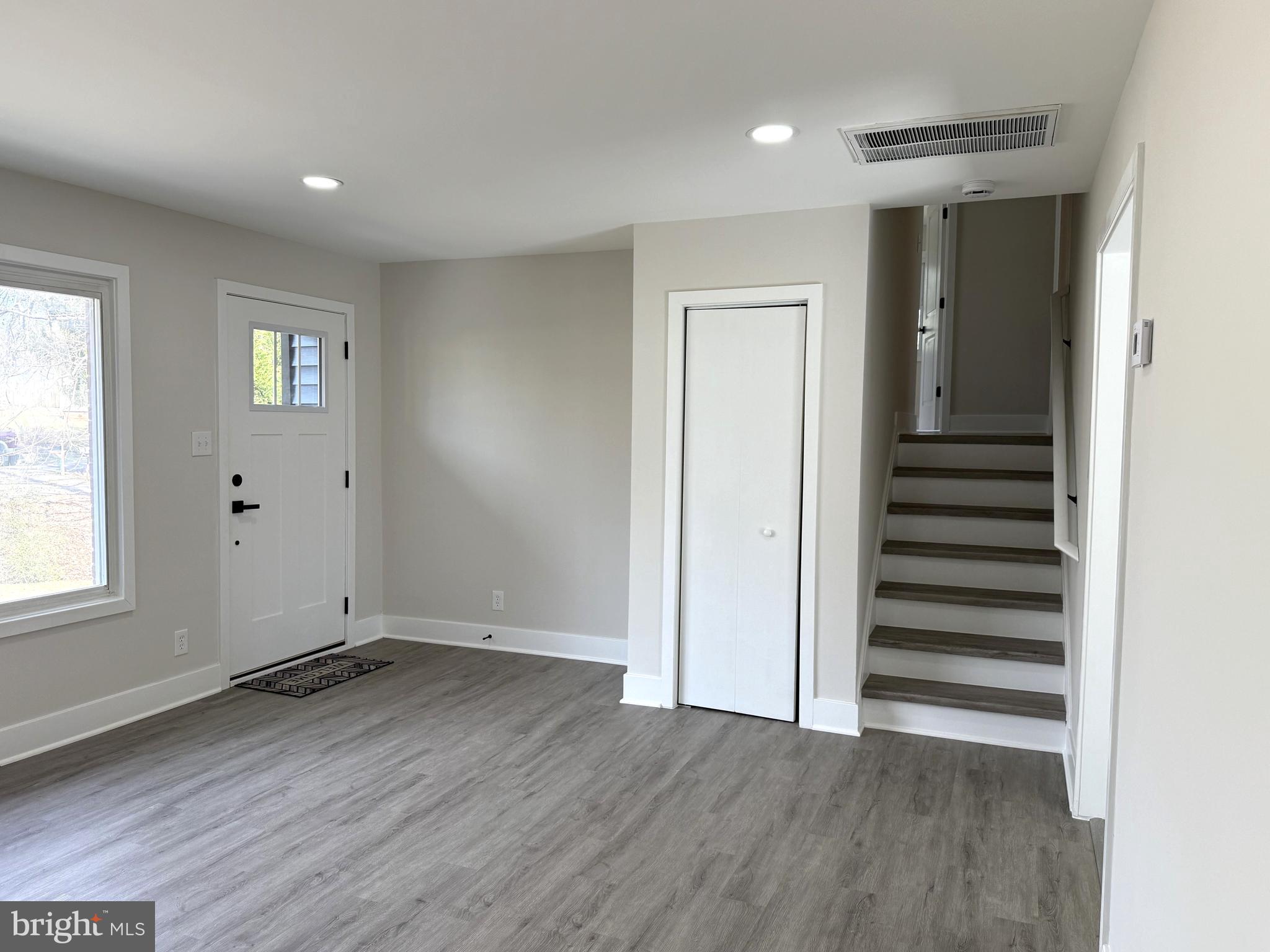 STONEYBROOKE - Residential