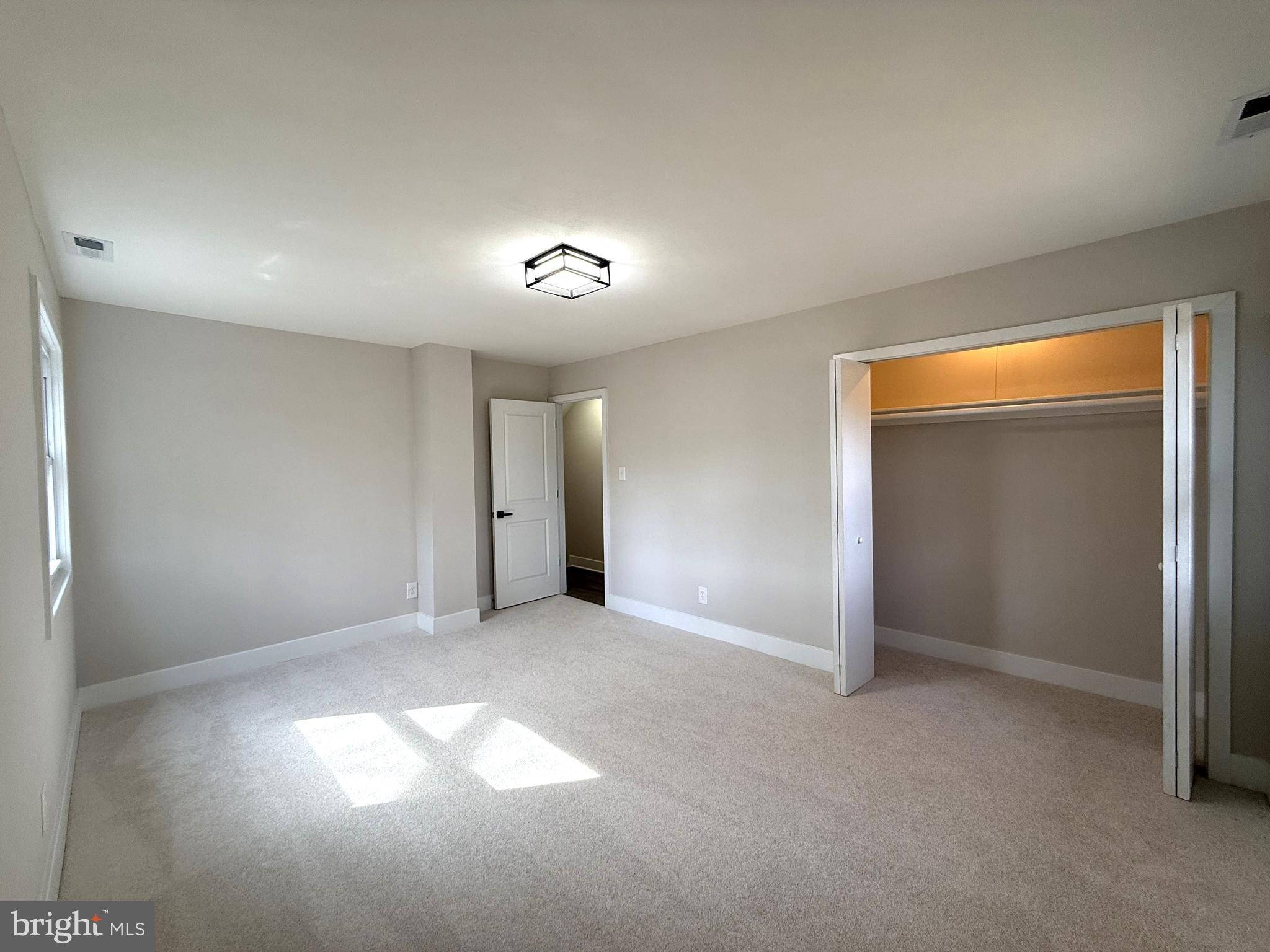 STONEYBROOKE - Residential