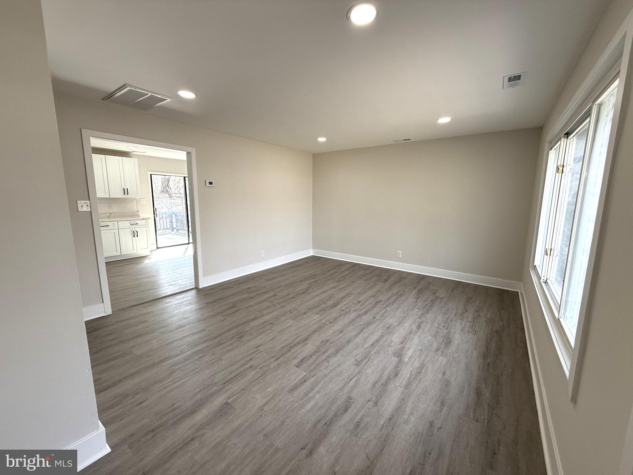 STONEYBROOKE - Residential