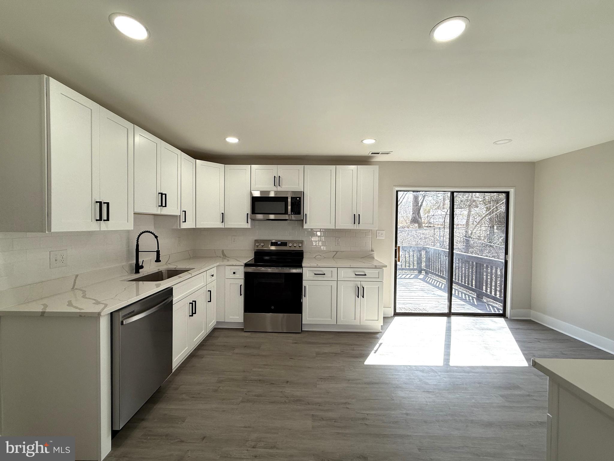 STONEYBROOKE - Residential