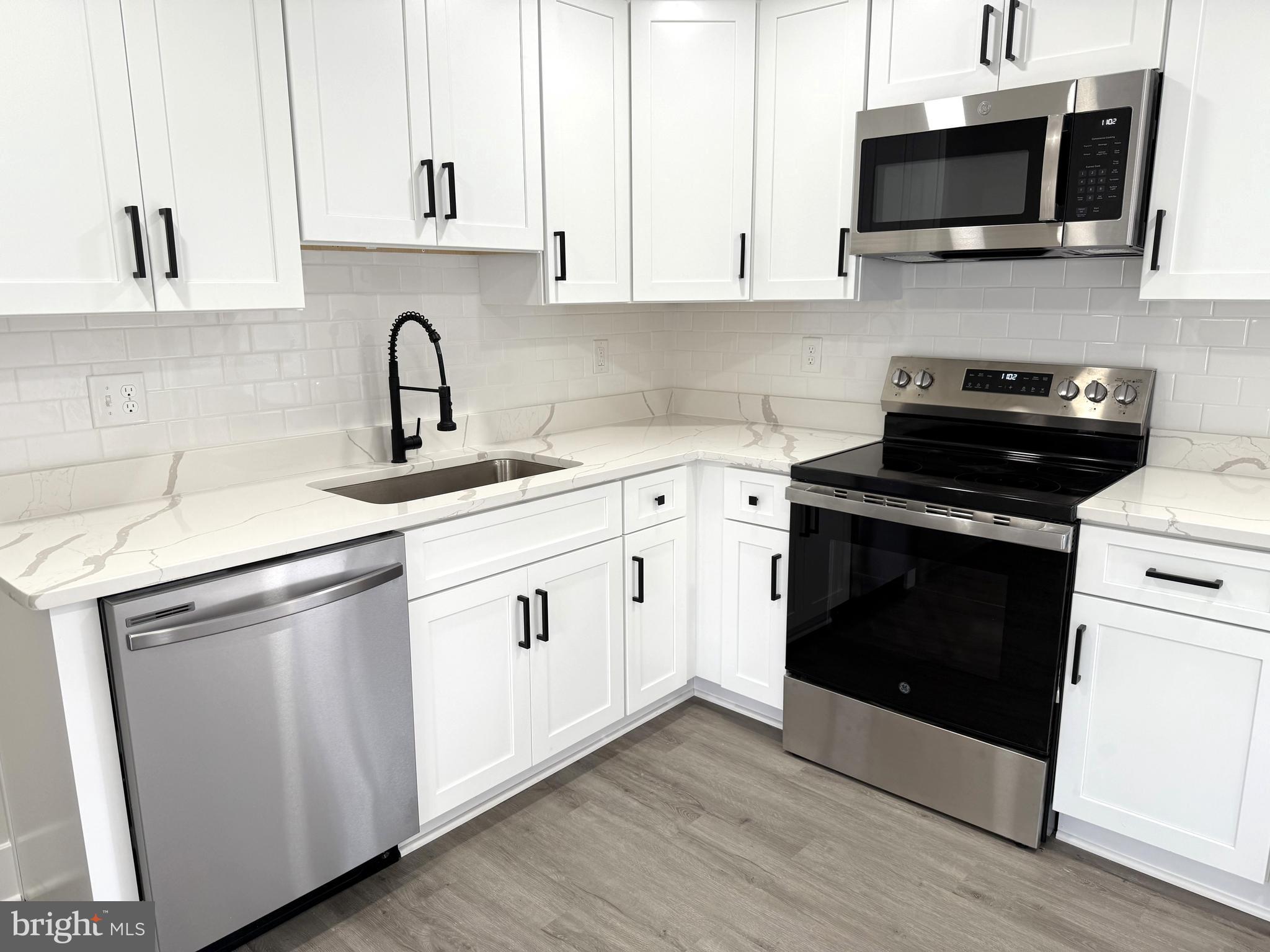 STONEYBROOKE - Residential