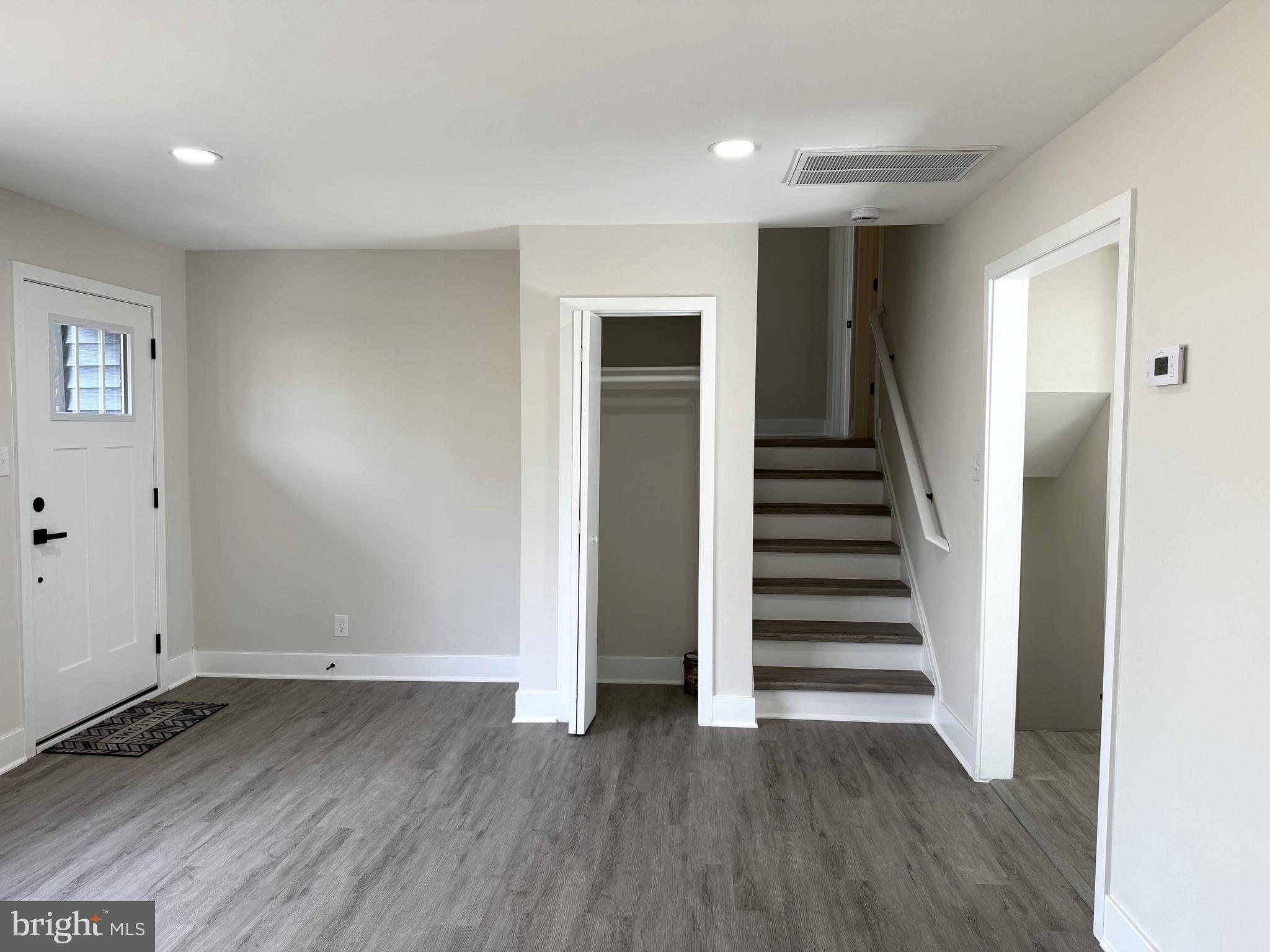 STONEYBROOKE - Residential