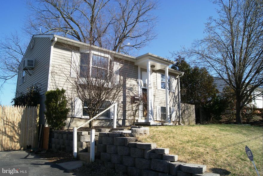 SPACIOUS HOME SITUATED ON VERY NICE LOT.PLENTY OF EXTRA STORAGE IN 2 OUTDOOR SHEDS*HOME NEEDS SOME MINOR TLC TO BE PERFECT* A LOT OF POTENTIAL. DON'T MISS OUT ON IT!