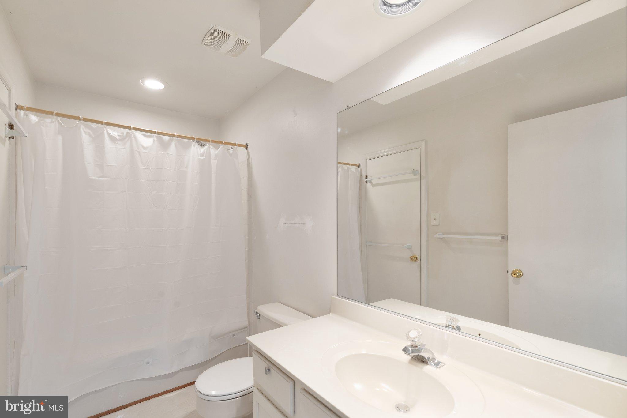 CONSTANT FRIENDSHIP - Residential