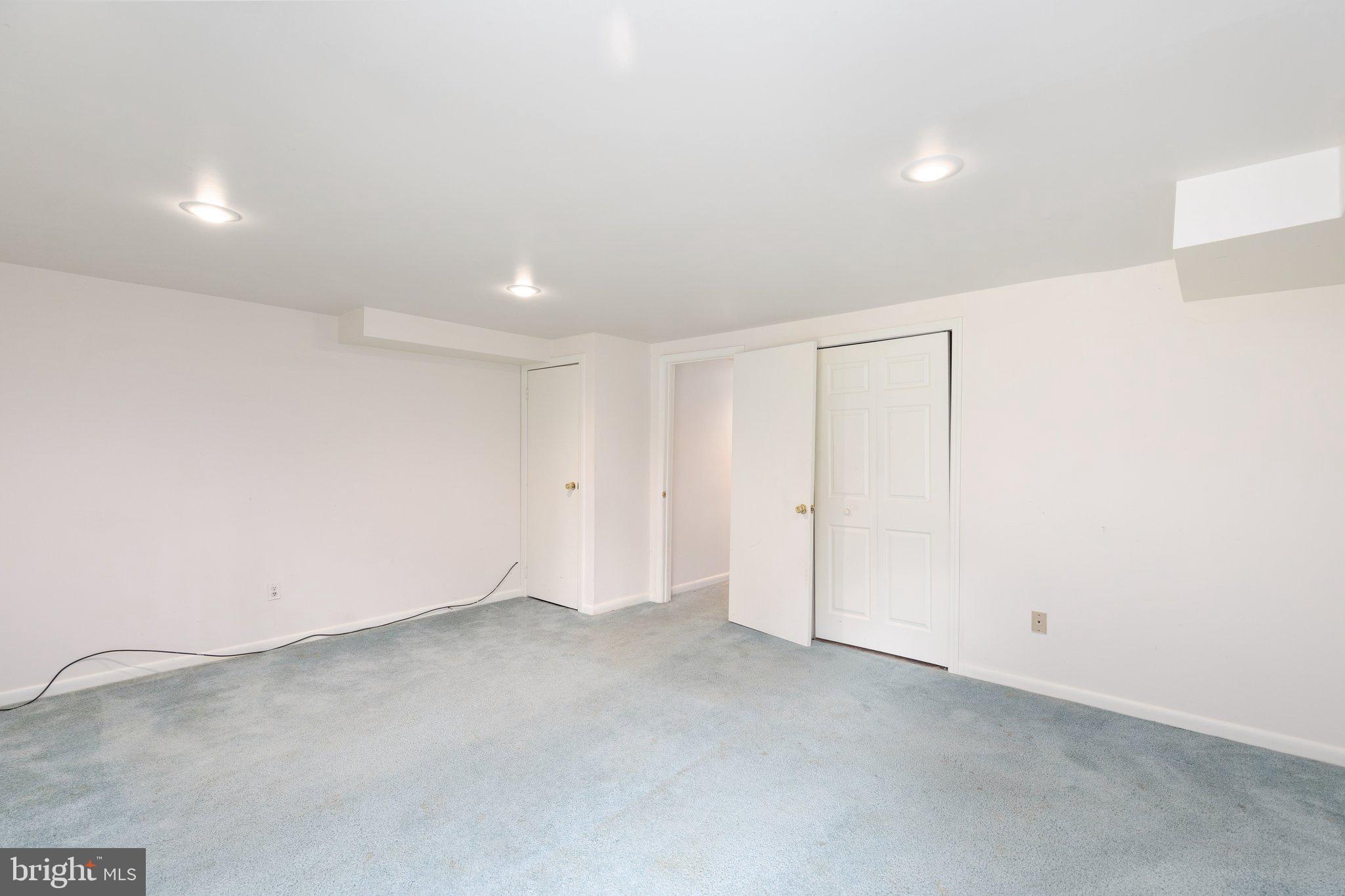 CONSTANT FRIENDSHIP - Residential