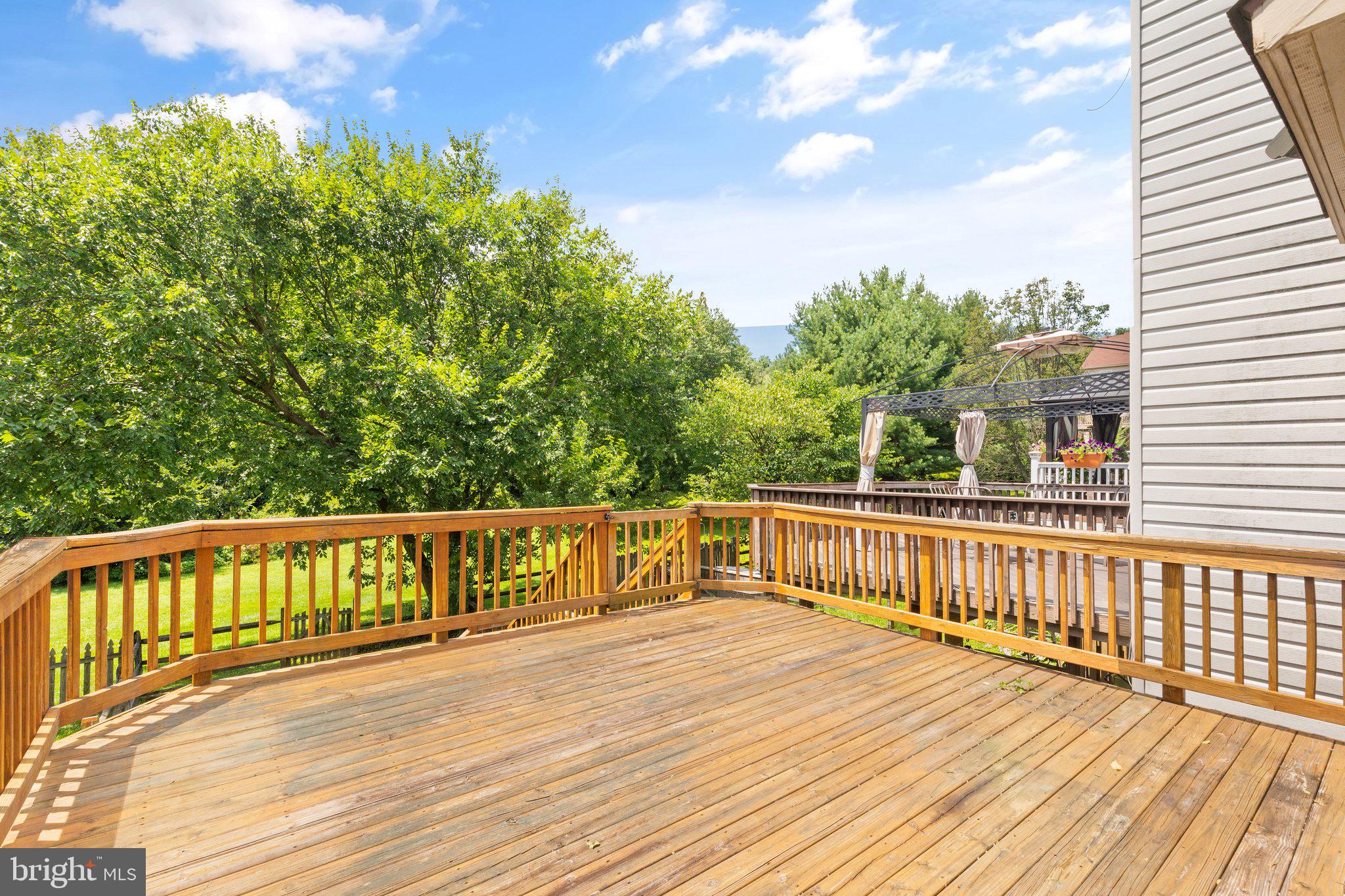 CONSTANT FRIENDSHIP - Residential