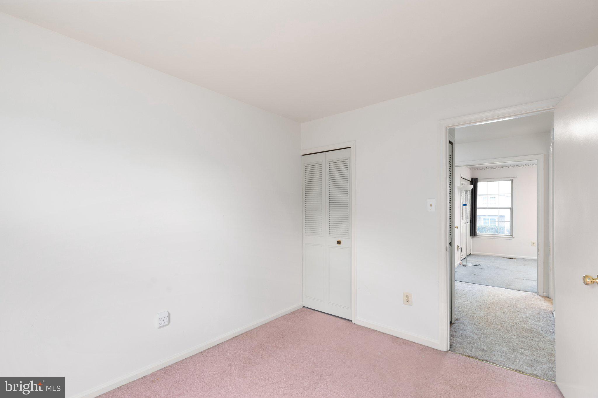 CONSTANT FRIENDSHIP - Residential