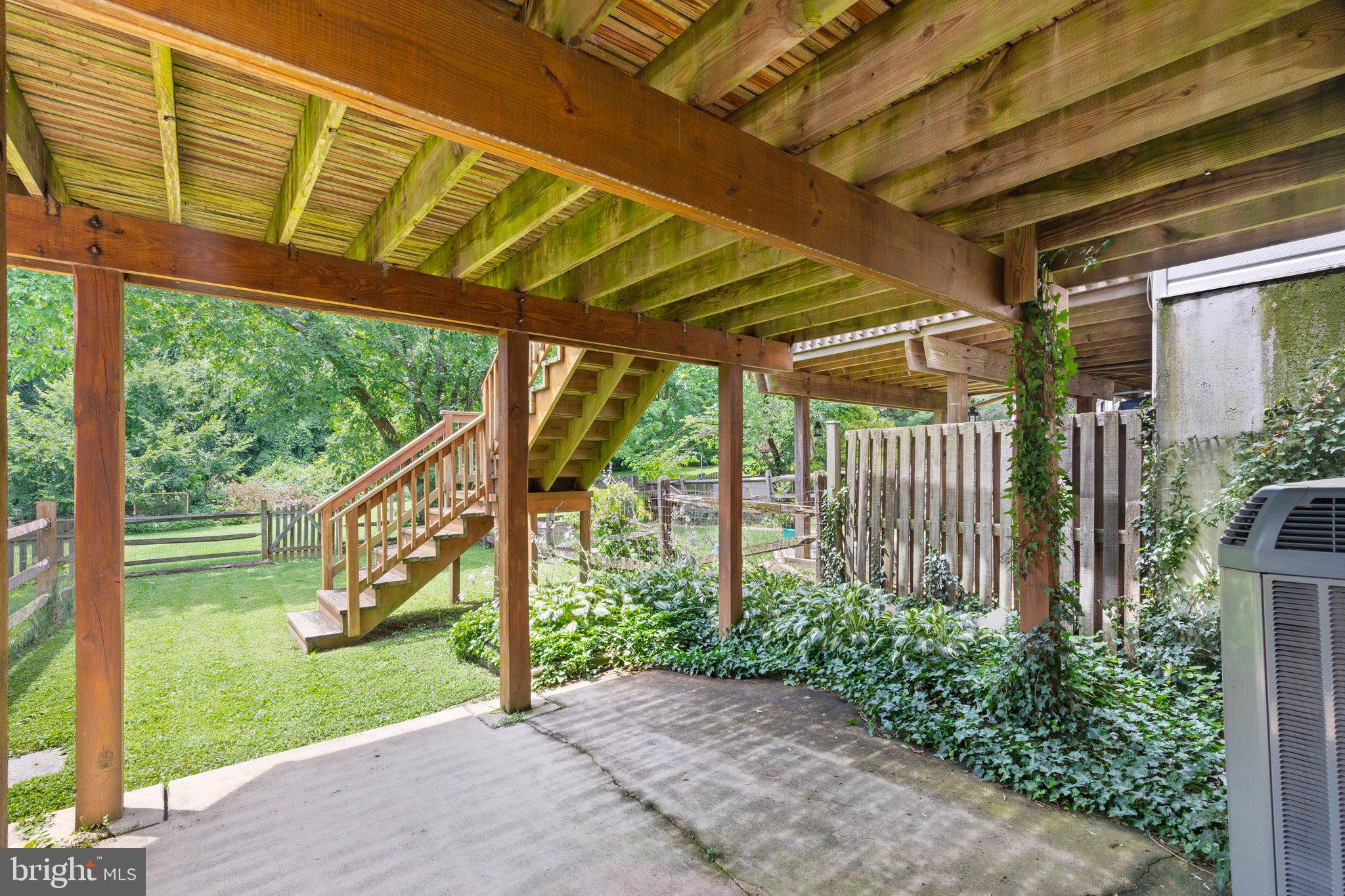 CONSTANT FRIENDSHIP - Residential