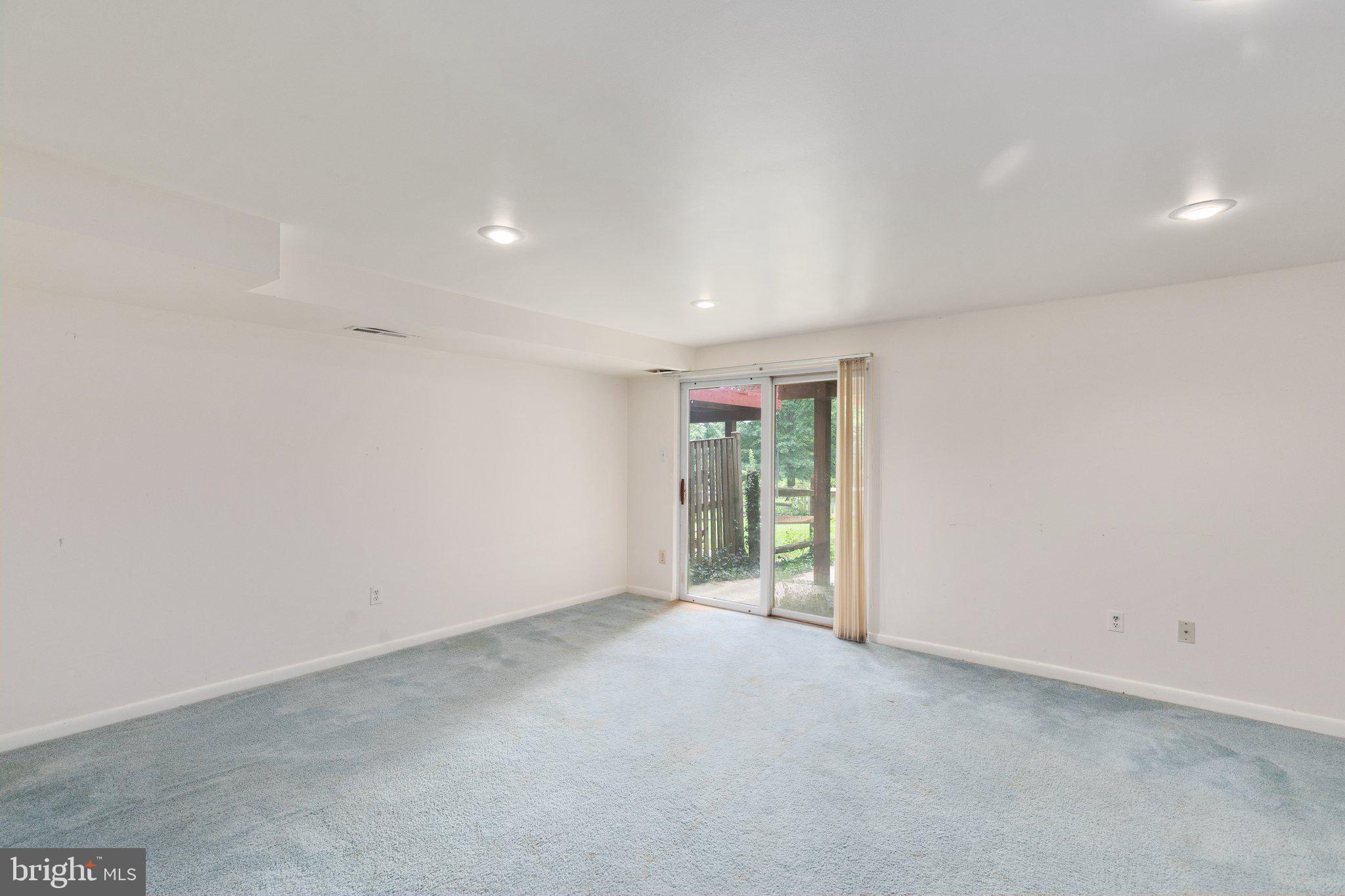 CONSTANT FRIENDSHIP - Residential