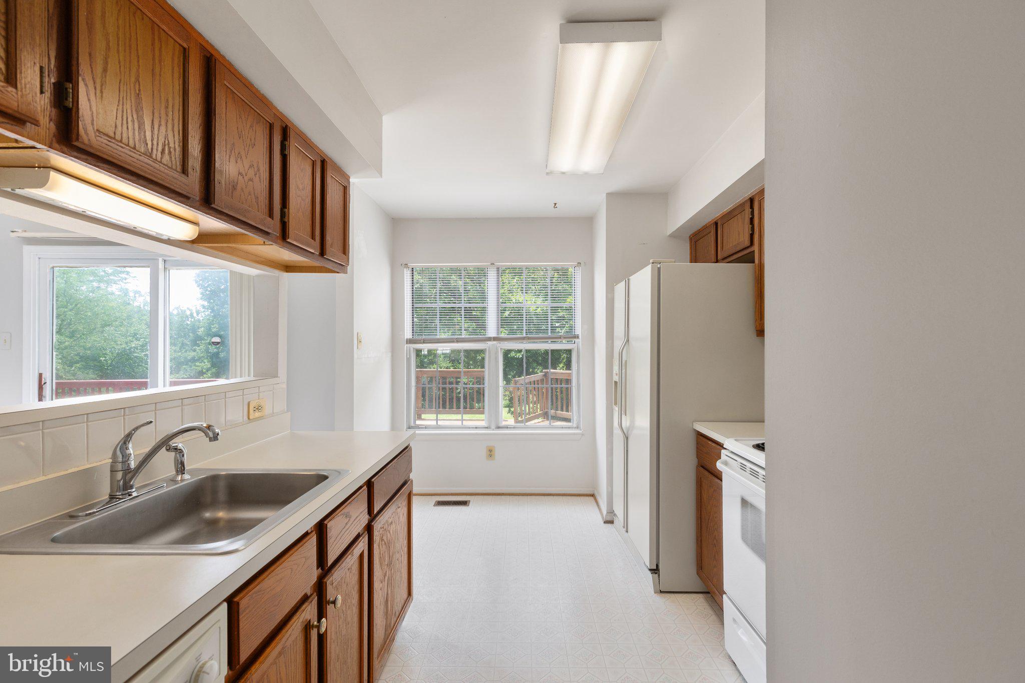 CONSTANT FRIENDSHIP - Residential