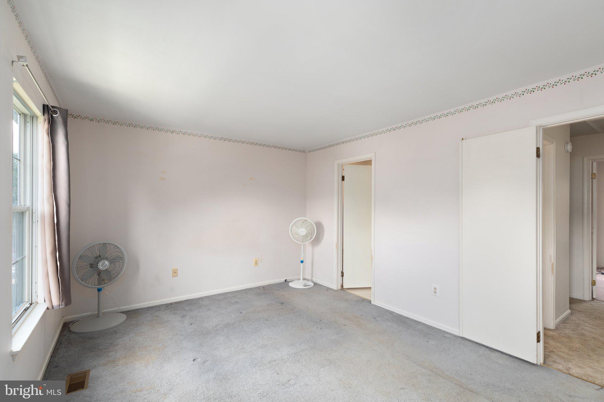 CONSTANT FRIENDSHIP - Residential