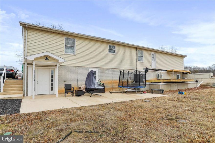 This is a fully finished basement apartment, landlord lives upstairs. Completely private 
2 bedrooms 1 bath. Included in the rent amount is electric, internet, trash and water. If the electric bills exceeds $250 then will be responsible to help with the extra.
No smoking No animals