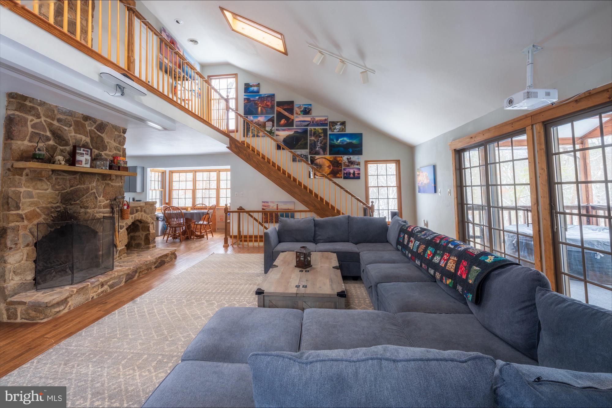 COOLFONT MOUNTAINSIDE - Residential