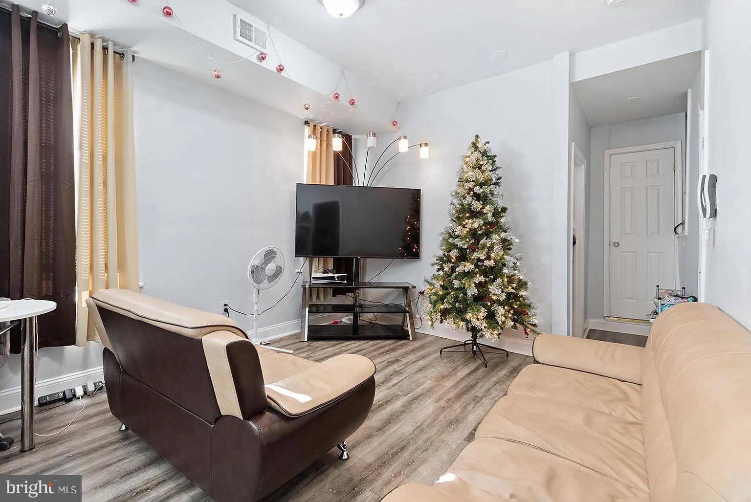 PHILADELPHIA (NORTHEAST) - Residential