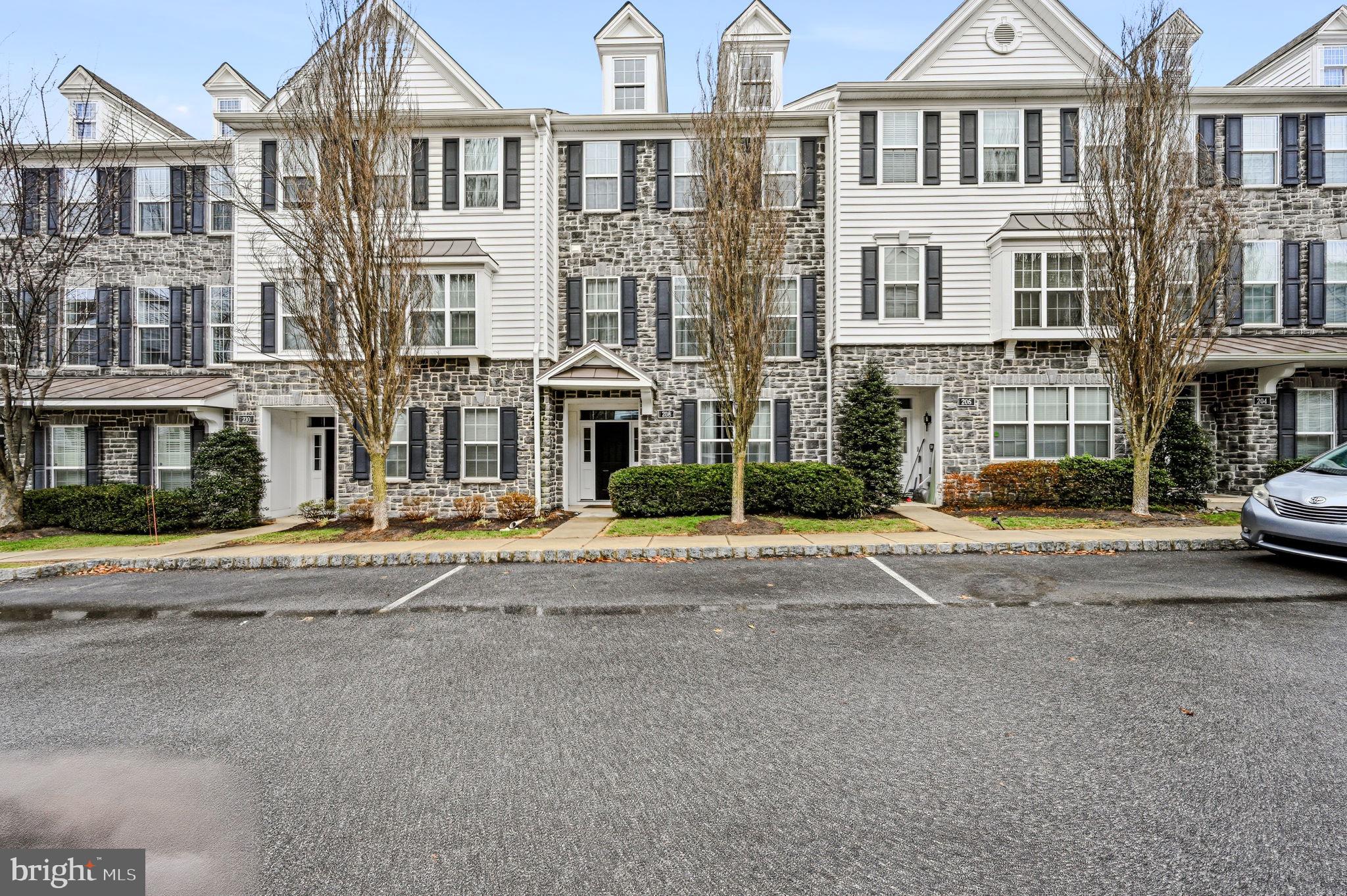 208 JACKDAW ALLEY 208