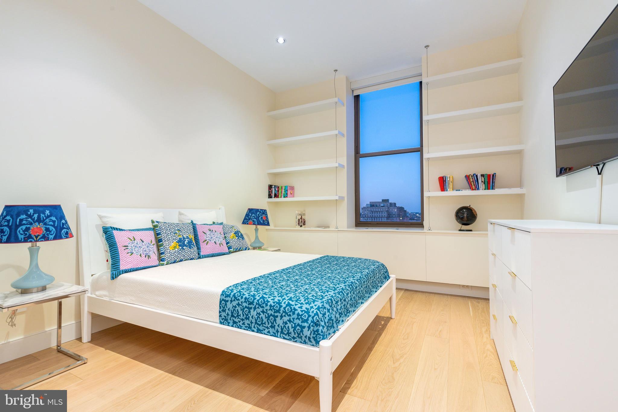 WASHINGTON SQ - Residential