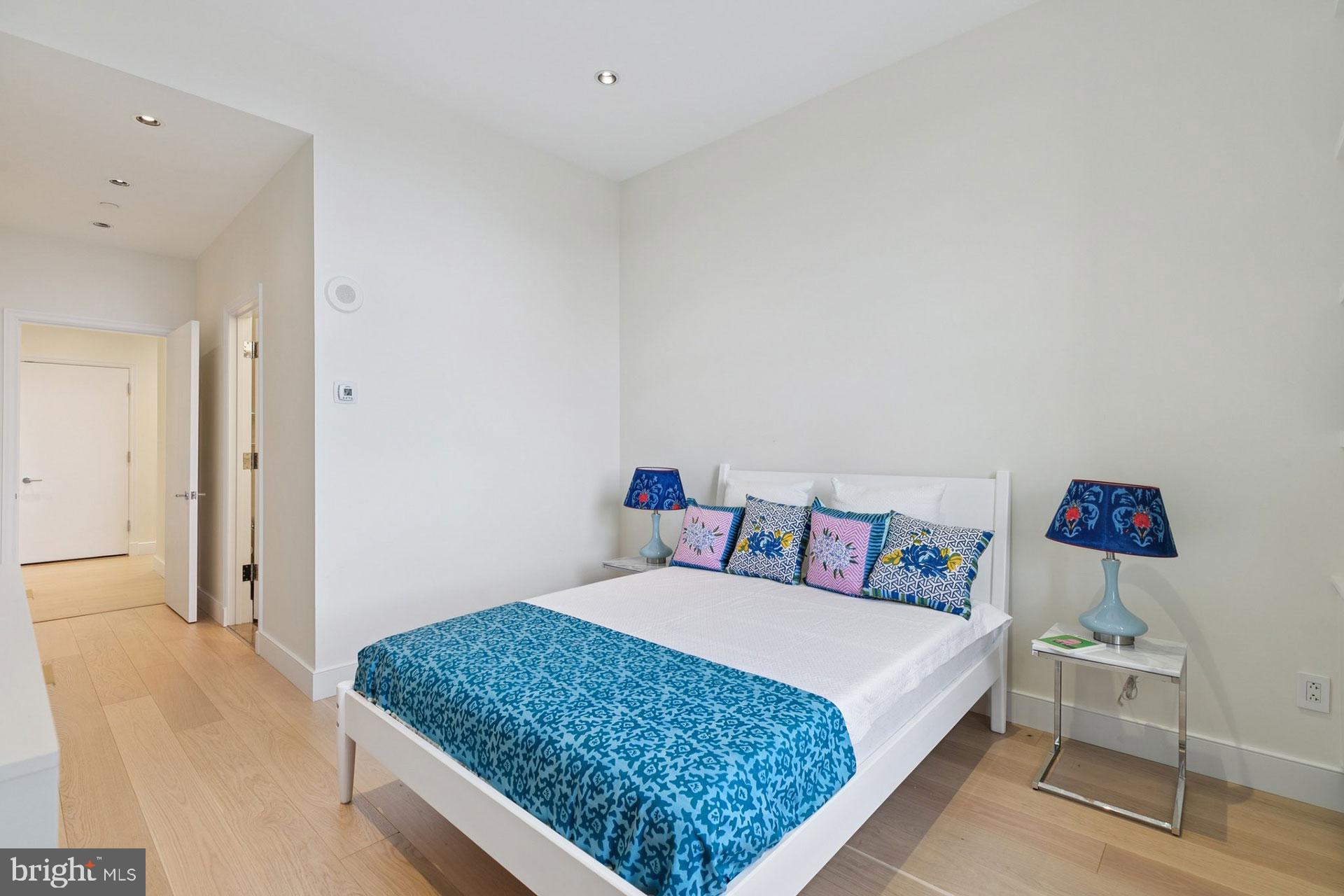 WASHINGTON SQ - Residential