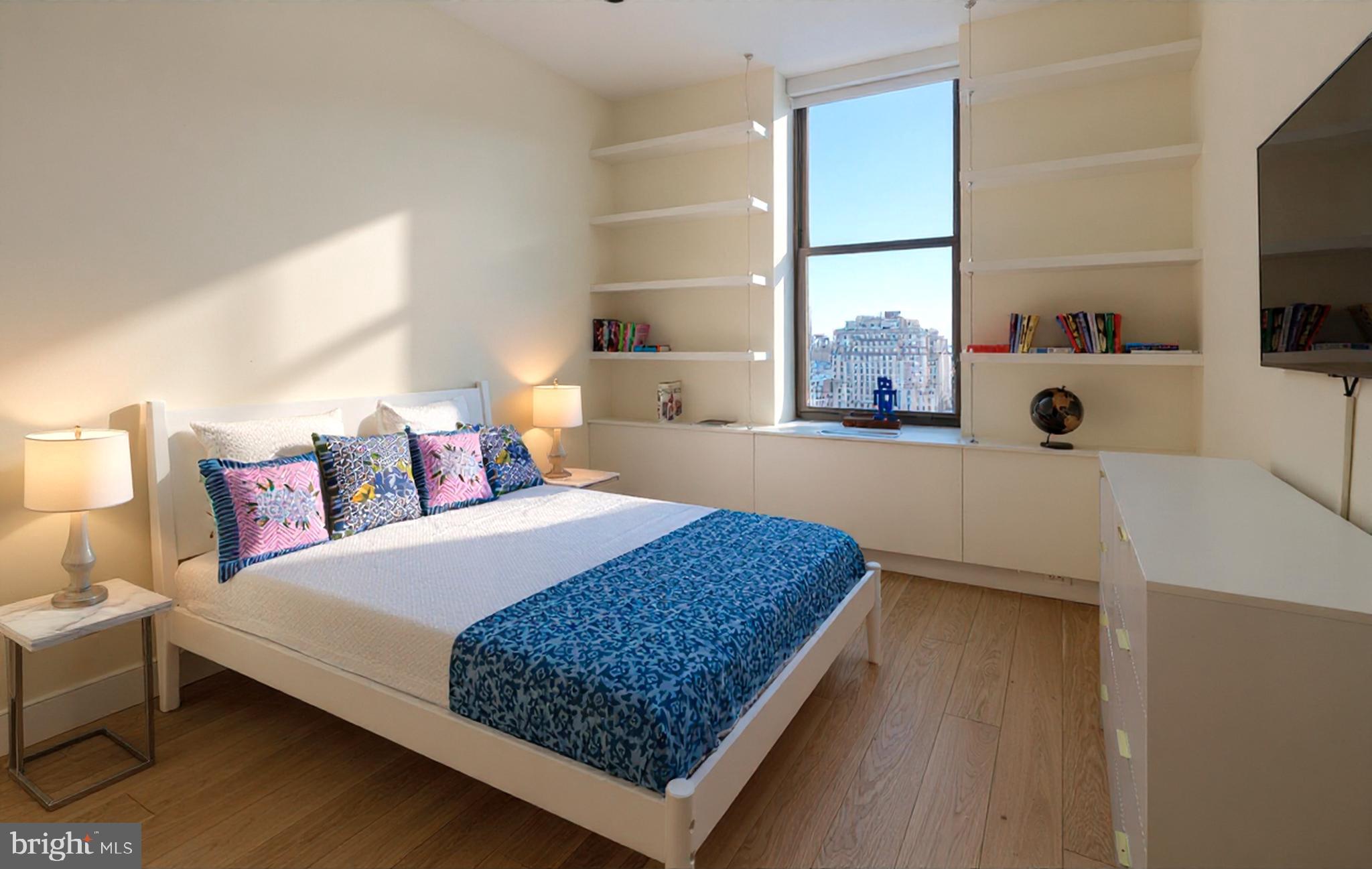 WASHINGTON SQ - Residential