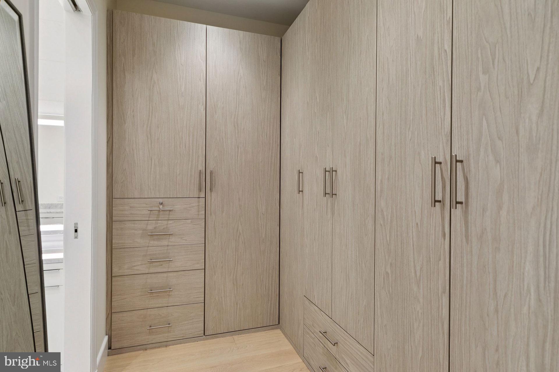 WASHINGTON SQ - Residential