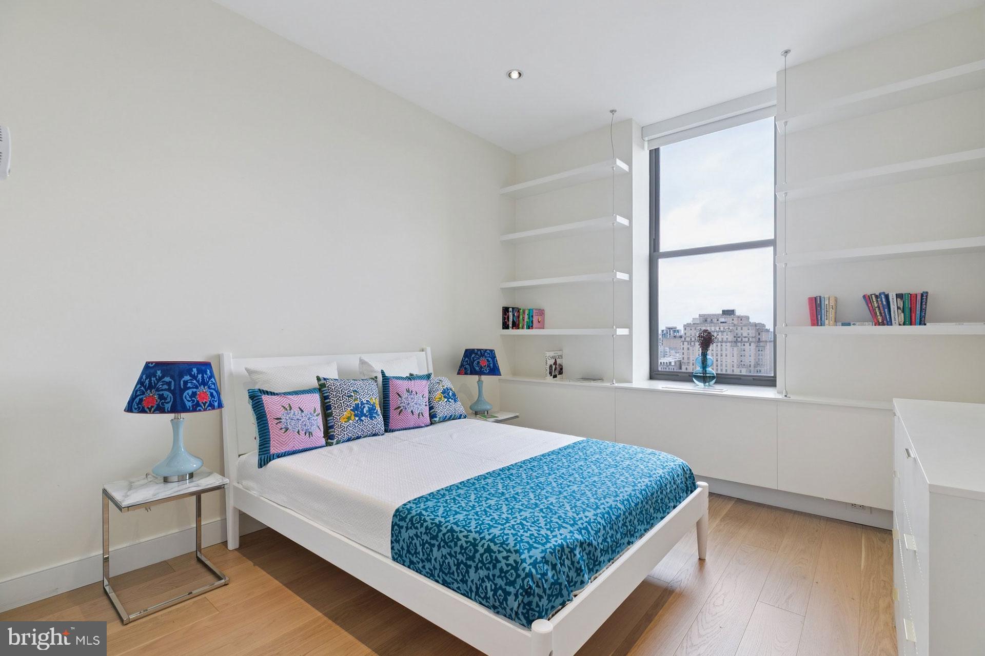 WASHINGTON SQ - Residential