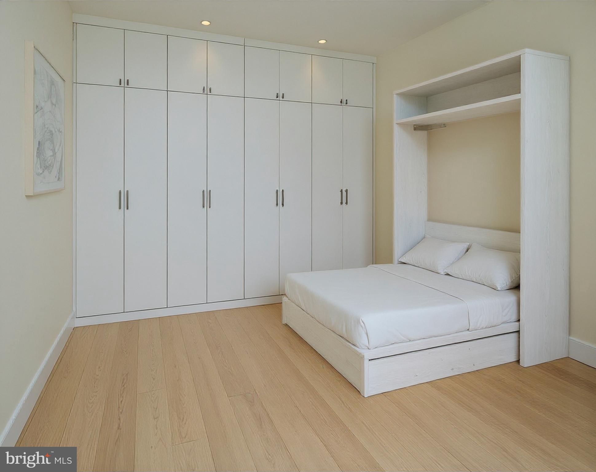 WASHINGTON SQ - Residential