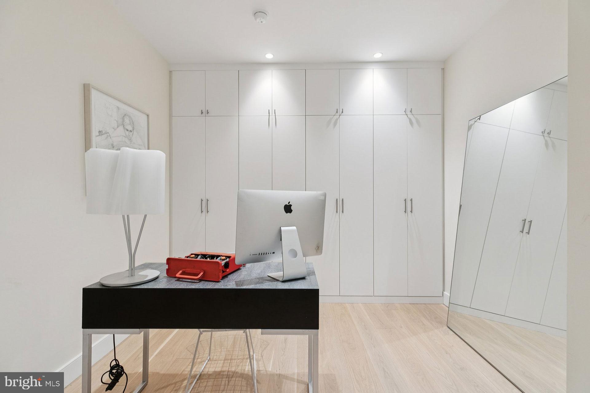 WASHINGTON SQ - Residential