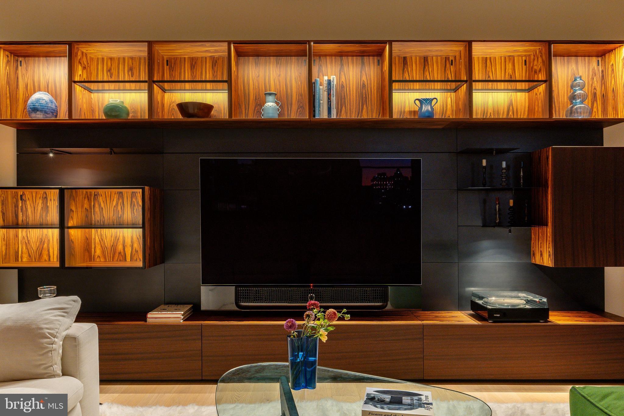 WASHINGTON SQ - Residential