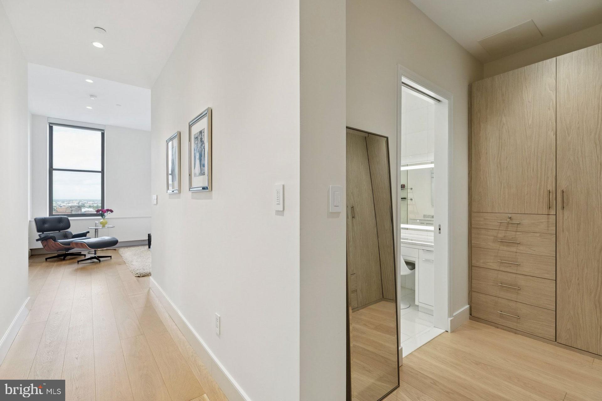 WASHINGTON SQ - Residential