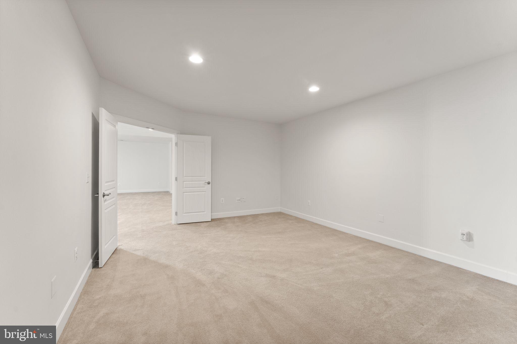 CREIGHTON FARMS - Residential