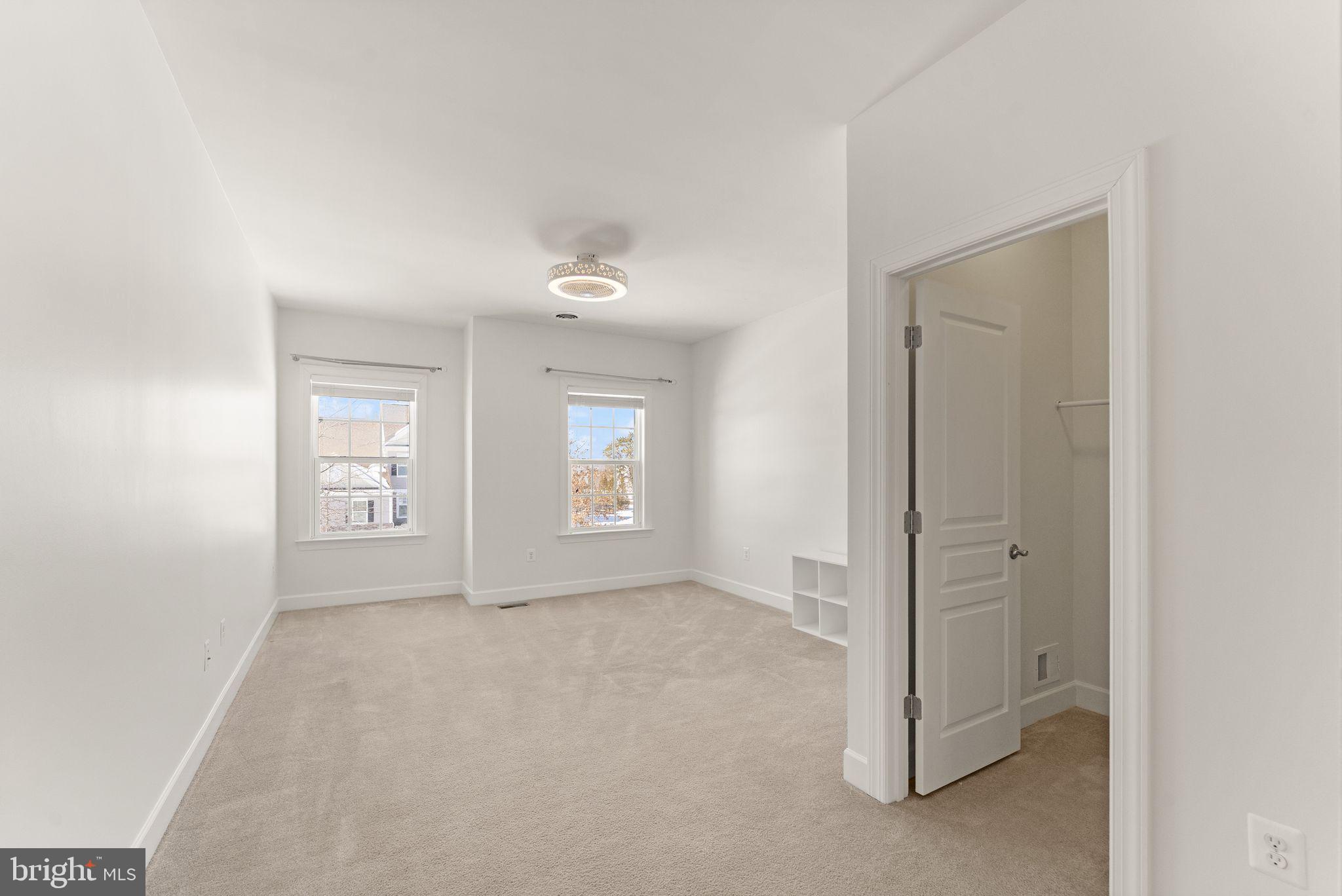 CREIGHTON FARMS - Residential