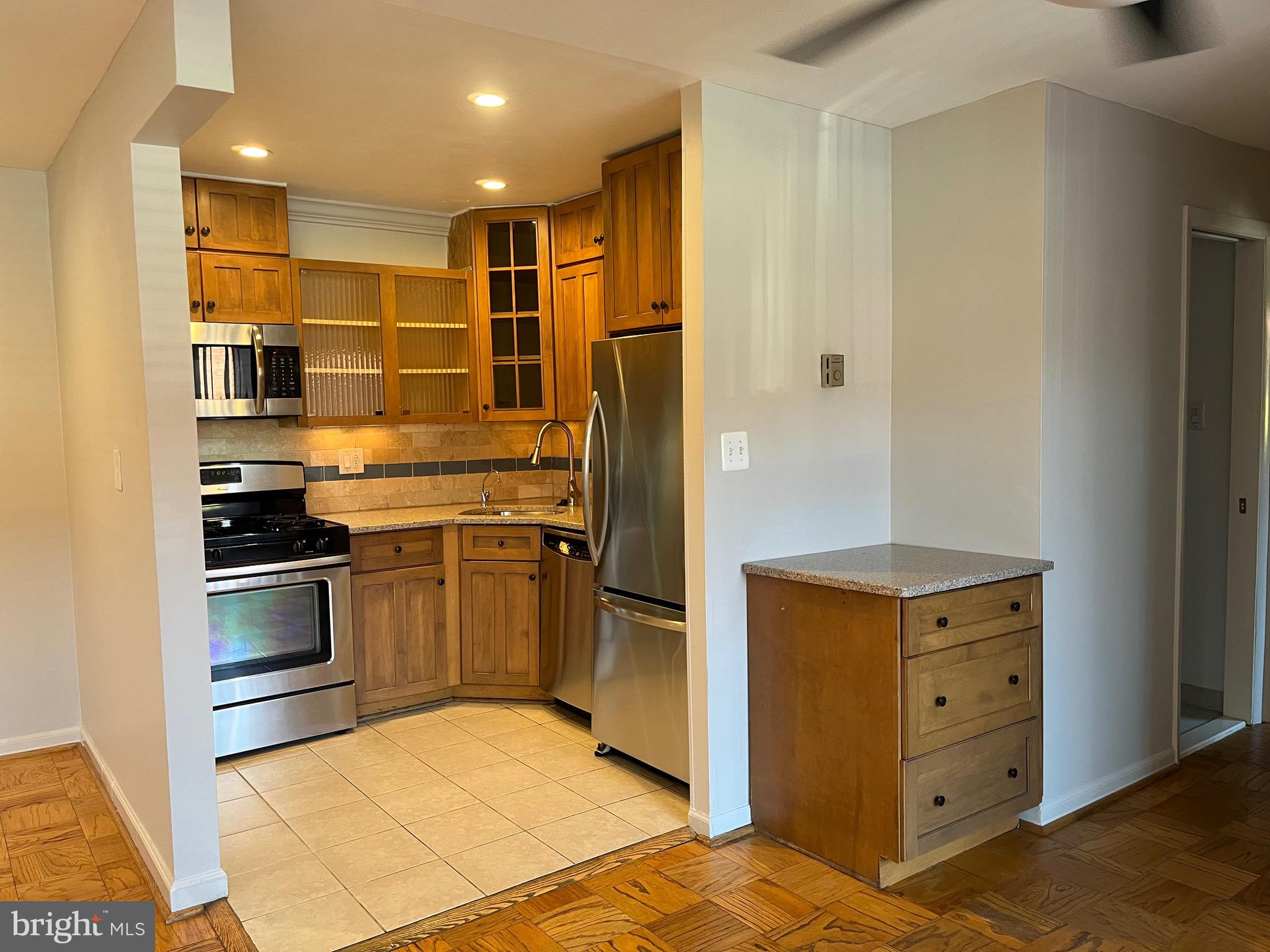 1508 S. GEORGE MASON 13