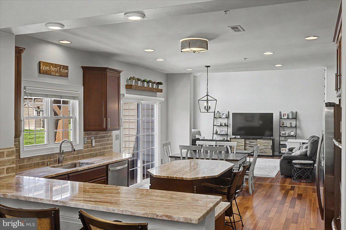 RIDINGS OF WARWICK - Residential