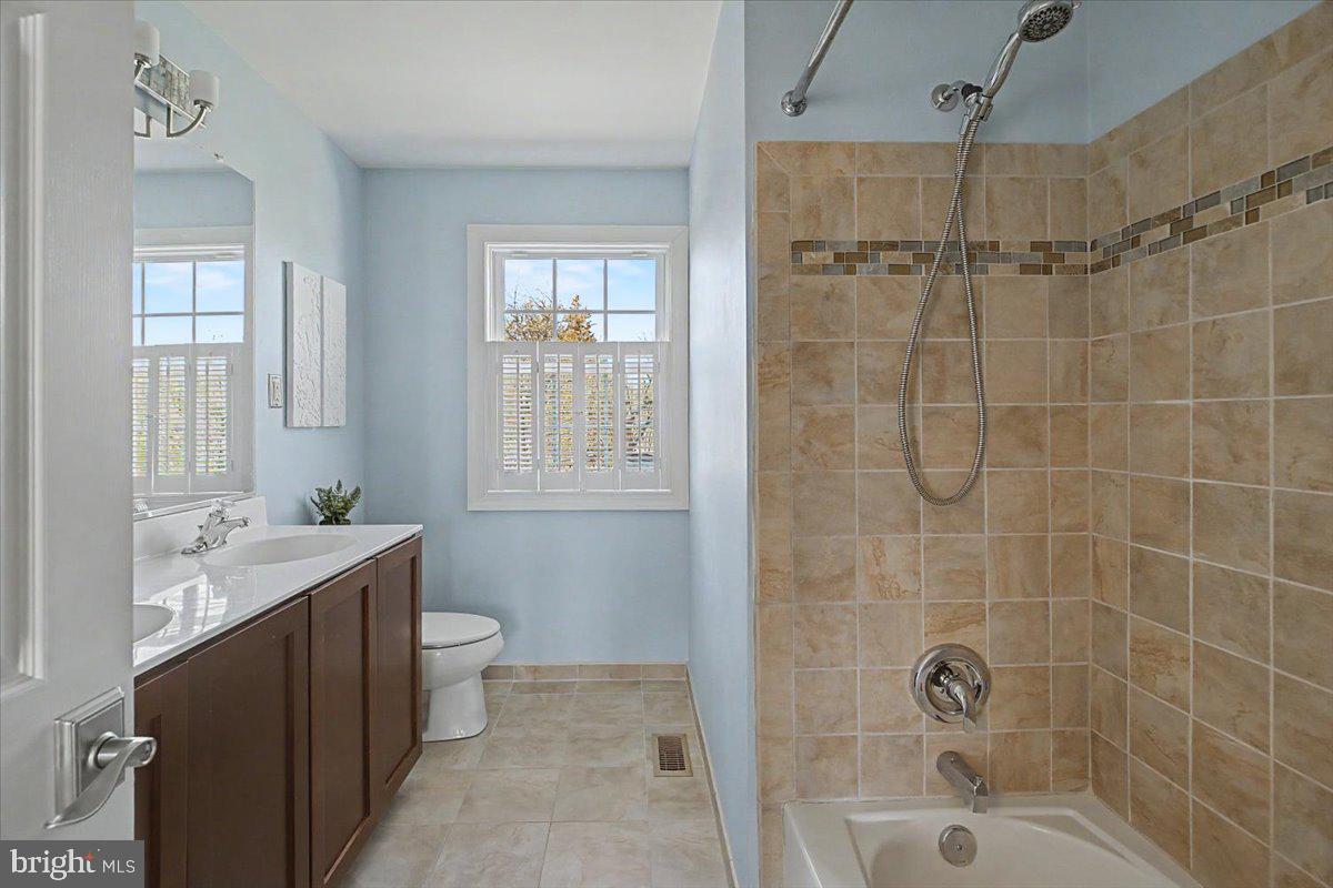 RIDINGS OF WARWICK - Residential