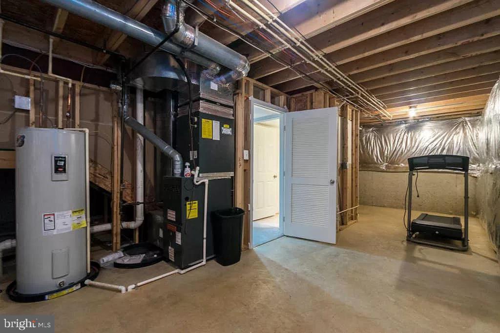 HUNTFIELD - Residential Lease