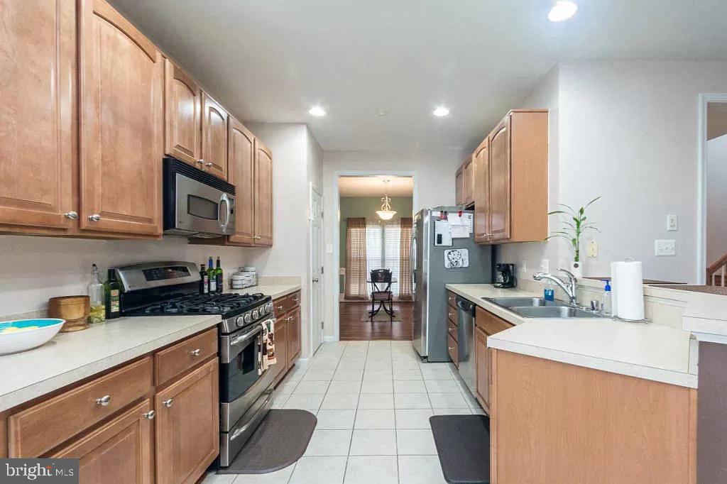 HUNTFIELD - Residential Lease