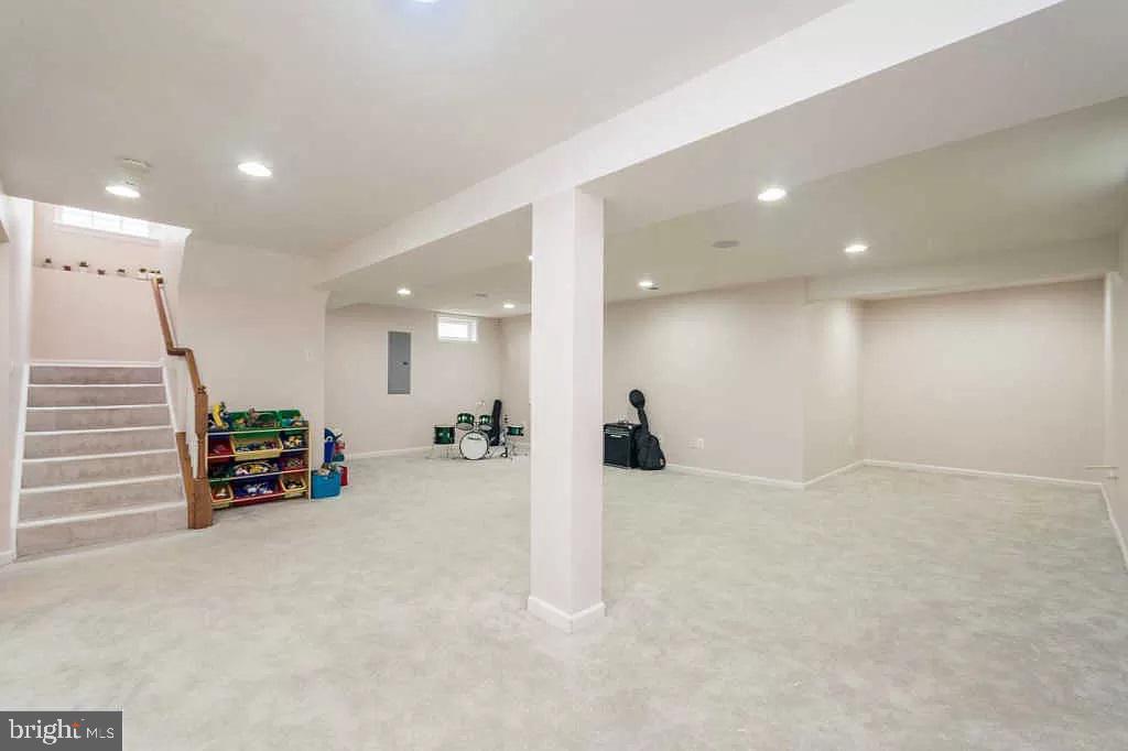 HUNTFIELD - Residential Lease