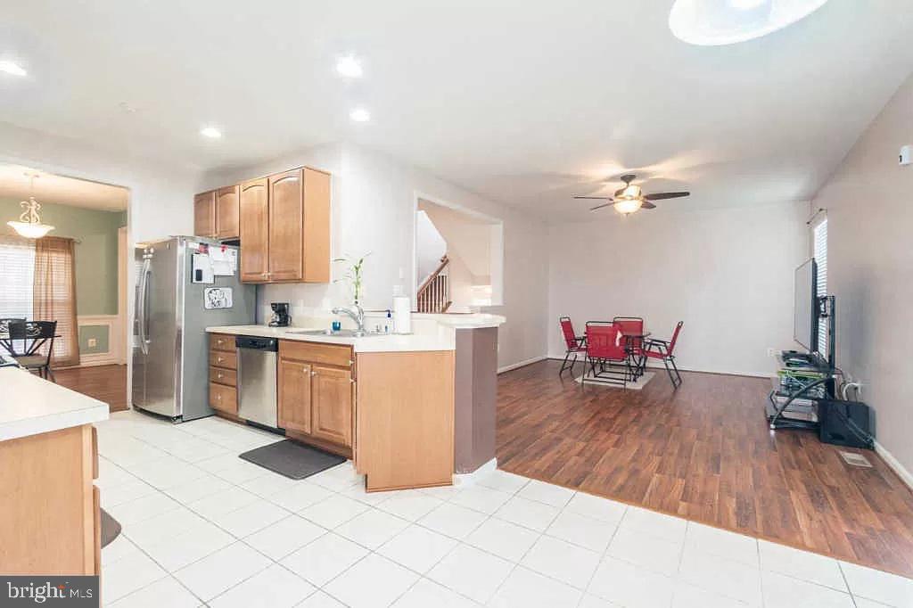 HUNTFIELD - Residential Lease