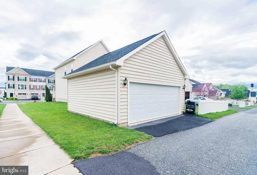 HUNTFIELD - Residential Lease