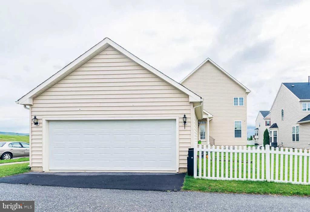 HUNTFIELD - Residential Lease