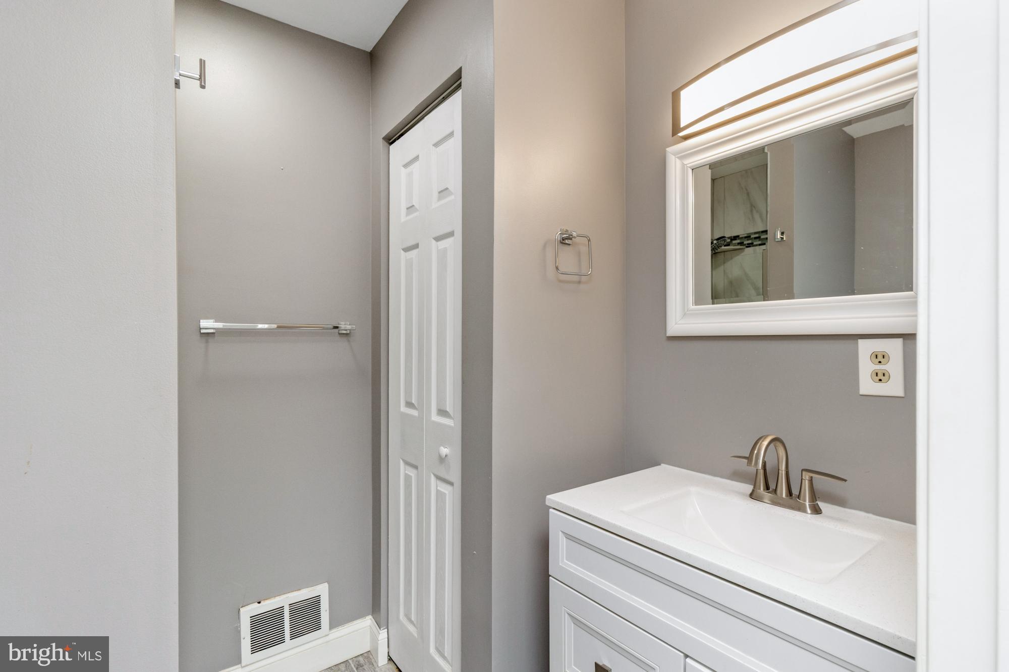 HARLAN SQUARE CONDOMINIUMS - Residential Lease