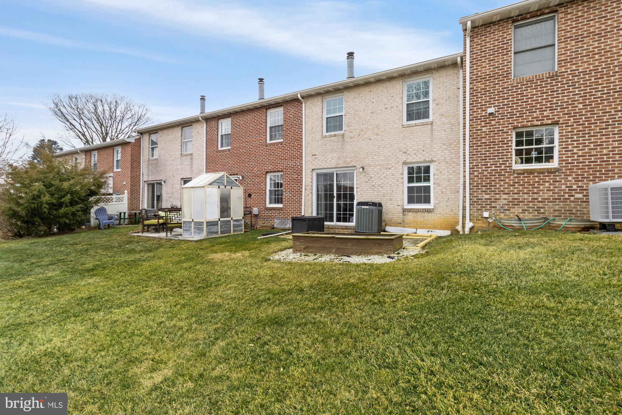 HARLAN SQUARE CONDOMINIUMS - Residential Lease